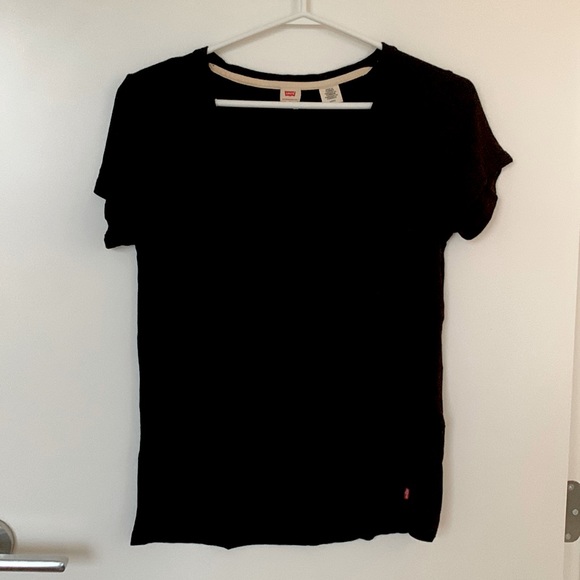Size small black Levi's t-shirt - Picture 1 of 1